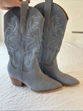 Women's Grey Embroidered Western Heeled Boots